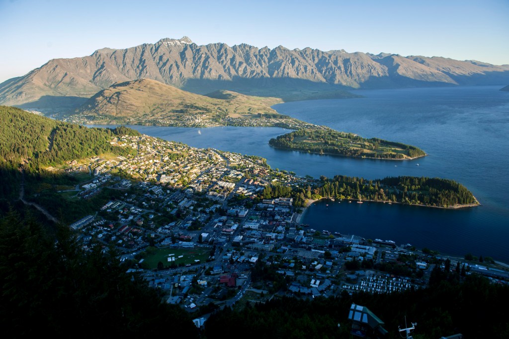 How to pay less traveling from airport to Auckland&nbsp;CBD.